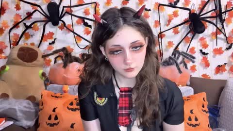 Kate online show from October 9, 2025, 5:33 pm