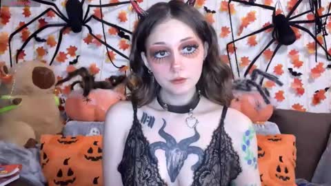 Kate online show from October 20, 2025, 5:57 pm