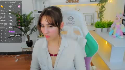 Snapshot of _eliizabeth__ chatting on December 4, 2024, 9:24 pm Lizzy online show from December 4, 2024, 9:24 pm