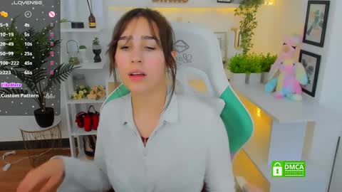 Snapshot of _eliizabeth__ chatting on December 5, 2024, 3:37 am Lizzy online show from December 5, 2024, 3:37 am