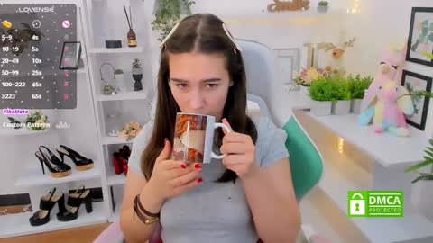 Snapshot of _eliizabeth__ chatting on December 8, 2024, 2:28 am Lizzy online show from December 8, 2024, 2:28 am
