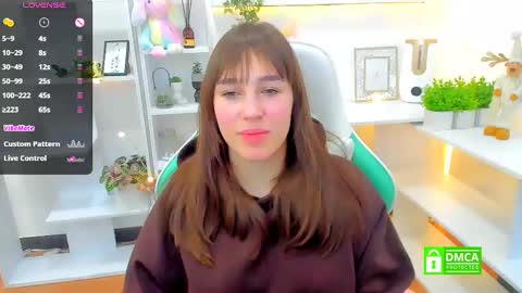 Snapshot of _eliizabeth__ chatting on February 10, 2025, 11:02 pm Lizzy online show from February 10, 2025, 11:02 pm