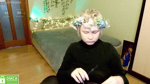 Snapshot of _elven_dreams__ chatting on December 13, 2024, 10:23 pm chloue and Gretta online show from December 13, 2024, 10:23 pm