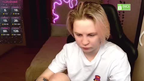 Snapshot of _elven_dreams__ chatting on March 2, 2025, 6:19 pm chloue and Gretta online show from March 2, 2025, 6:19 pm