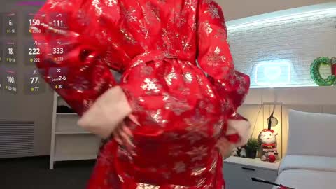 Snapshot of _emiliaa_ chatting on December 26, 2024, 5:37 am Milana online show from December 26, 2024, 5:37 am