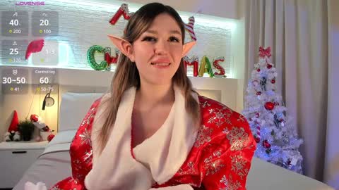 Snapshot of _emiliaa_ chatting on December 27, 2024, 3:20 am Milana online show from December 27, 2024, 3:20 am