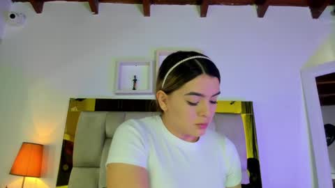 Isabella online show from March 6, 2025, 12:09 pm