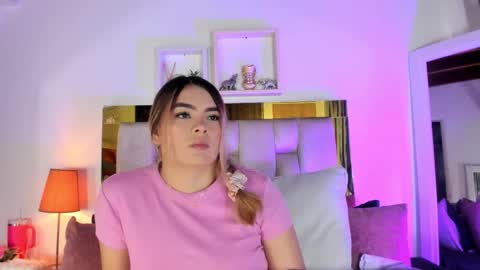 Isabella online show from November 28, 2025, 12:08 pm