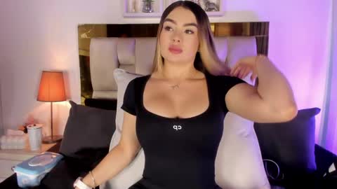 Isabella online show from March 25, 2026, 12:11 pm