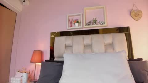 Isabella online show from May 21, 2026, 12:12 pm