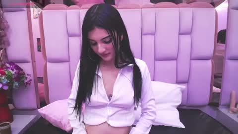 _emmarouse_ online show from April 25, 2026, 2:03 am