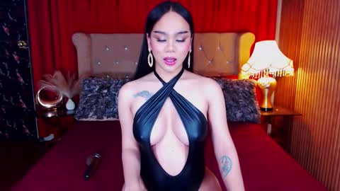 Snapshot of _empressvalerie_ chatting on October 24, 2025, 9:38 am _empressvalerie_ online show from October 24, 2025, 9:38 am