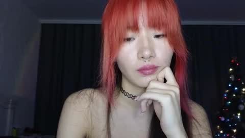 EveEva online show from December 5, 2024, 7:17 pm