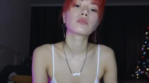 EveEva online show from December 8, 2024, 3:24 pm