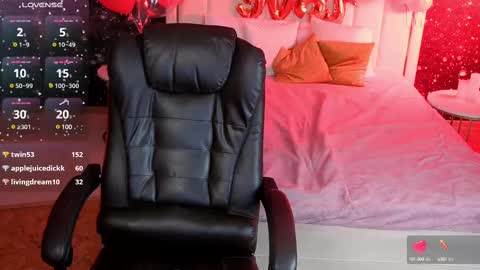  F R A U  online show from March 8, 2025, 7:05 am