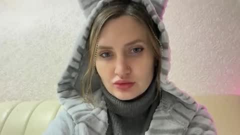  Flora  online show from October 30, 2025, 9:04 pm