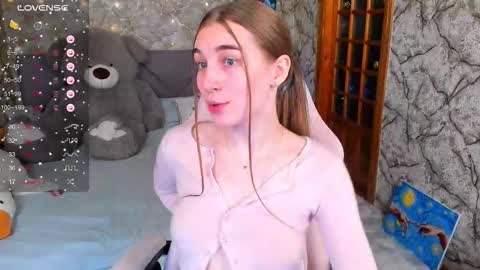 Kate online show from December 19, 2025, 2:02 pm