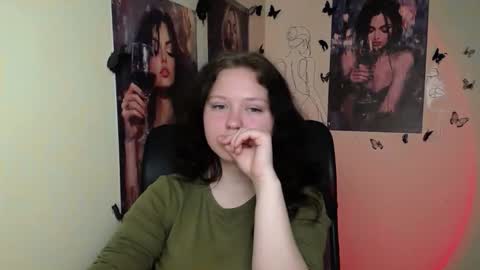 Snapshot of _foxy_lady chatting on April 18, 2026, 6:39 am Alice online show from April 18, 2026, 6:39 am