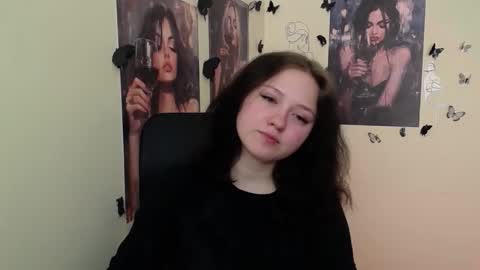 Snapshot of _foxy_lady chatting on April 27, 2026, 6:00 am Alice online show from April 27, 2026, 6:00 am
