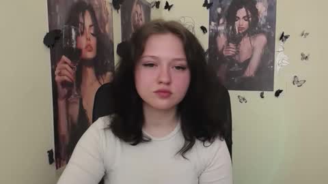 Snapshot of _foxy_lady chatting on April 29, 2026, 6:50 am Alice online show from April 29, 2026, 6:50 am