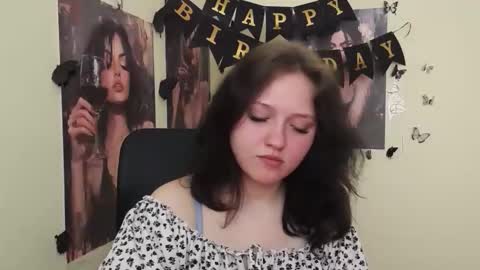 Snapshot of _foxy_lady chatting on May 1, 2026, 6:29 am Alice online show from May 1, 2026, 6:29 am