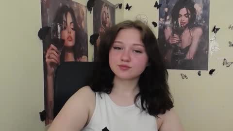 Snapshot of _foxy_lady chatting on May 6, 2026, 6:30 am Alice online show from May 6, 2026, 6:30 am