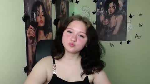 Snapshot of _foxy_lady chatting on May 19, 2026, 6:09 am Alice online show from May 19, 2026, 6:09 am