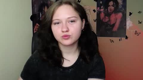 Snapshot of _foxy_lady chatting on June 1, 2026, 6:26 am Alice online show from June 1, 2026, 6:26 am