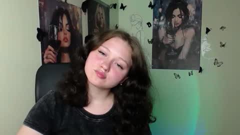 Snapshot of _foxy_lady chatting on June 8, 2026, 6:30 pm Alice online show from June 8, 2026, 6:30 pm