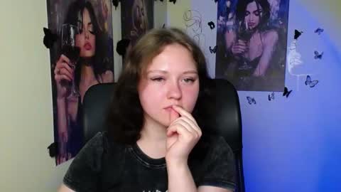 Snapshot of _foxy_lady chatting on June 12, 2026, 5:56 pm Alice online show from June 12, 2026, 5:56 pm