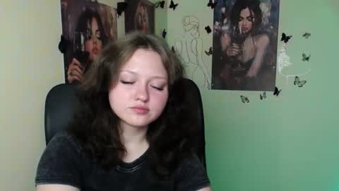 Snapshot of _foxy_lady chatting on June 30, 2026, 6:03 am Alice online show from June 30, 2026, 6:03 am
