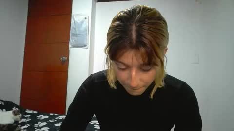 Snapshot of _genesid_dixton chatting on May 4, 2026, 8:05 pm Mia-foster online show from May 4, 2026, 8:05 pm