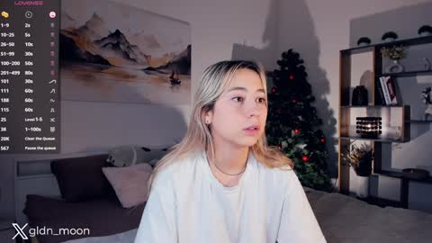 Snapshot of _golden_moon_ chatting on December 25, 2024, 7:34 pm Rina online show from December 25, 2024, 7:34 pm