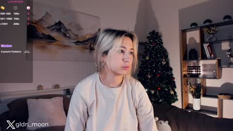 Snapshot of _golden_moon_ chatting on December 28, 2024, 7:33 pm Rina online show from December 28, 2024, 7:33 pm