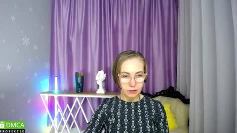 _greybunny_ online show from October 5, 2025, 7:28 am