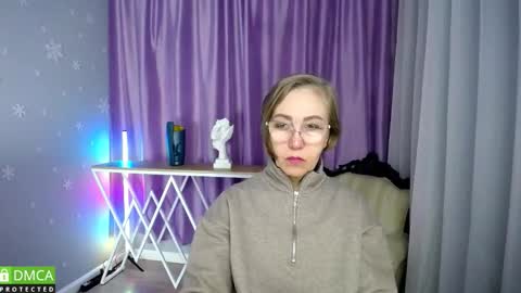 _greybunny_ online show from November 1, 2025, 9:55 am