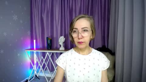 _greybunny_ online show from November 13, 2025, 8:57 am