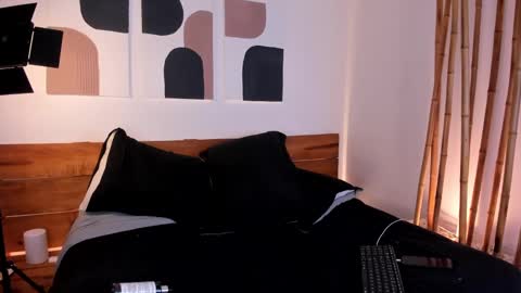 Hanna johnson online show from March 9, 2025, 8:42 pm