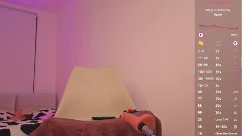 Snapshot of _holy_holes_ chatting on October 5, 2025, 6:39 pm Anastasia online show from October 5, 2025, 6:39 pm