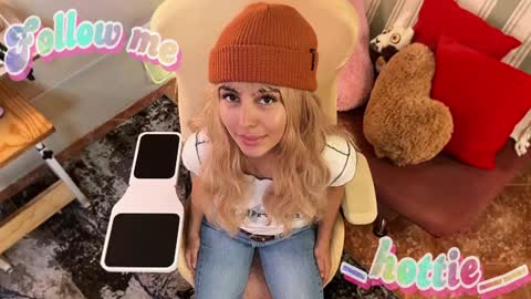 _hottie__ online show from January 14, 2025, 8:59 pm