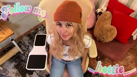 _hottie__ online show from April 6, 2026, 4:46 am