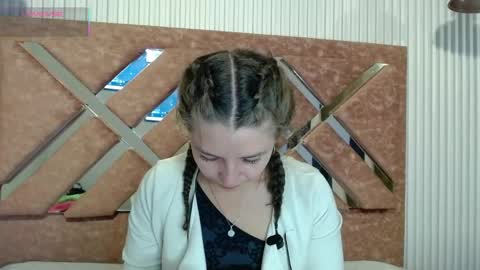 Snapshot of _isaabellaa chatting on May 4, 2026, 12:34 pm Isa online show from May 4, 2026, 12:34 pm