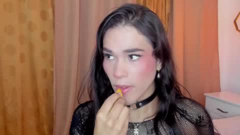 Snapshot of _isalittlestar_ chatting on June 5, 2026, 6:52 am ISABELLA online show from June 5, 2026, 6:52 am