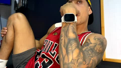 Snapshot of _jahtuzi_ chatting on December 31, 2024, 4:38 am JACKTUZZI instagram online show from December 31, 2024, 4:38 am