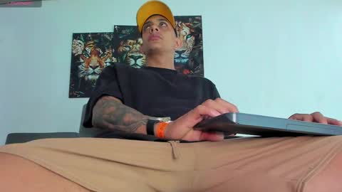 Snapshot of _jahtuzi_ chatting on February 23, 2025, 3:51 pm JACKTUZZI instagram online show from February 23, 2025, 3:51 pm