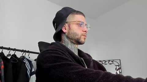 jeison online show from October 8, 2025, 7:44 pm