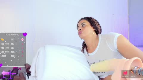 _jasminnee_ online show from January 16, 2025, 7:31 pm