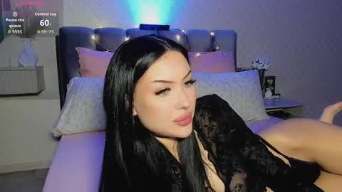 Jess blond and Leila brunette online show from April 3, 2026, 7:17 am