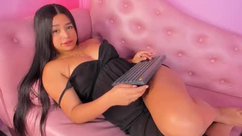 _julisweet_ online show from October 15, 2025, 12:27 pm