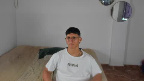 Snapshot of _justin_andrew1 chatting on April 1, 2026, 7:33 pm justin online show from April 1, 2026, 7:33 pm